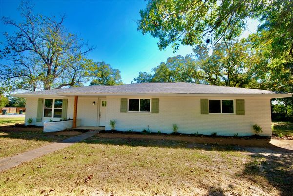 Exterior, Facade, Brick Facade, Ranch