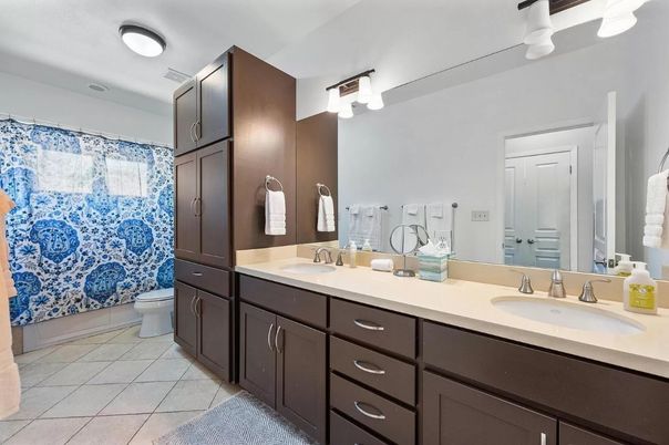Bathroom, Dual Sink Vanities, Interior