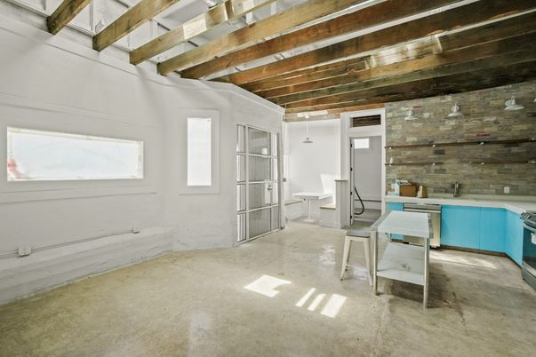 Empty room, Interior, Wooden Beams, Wooden Walls