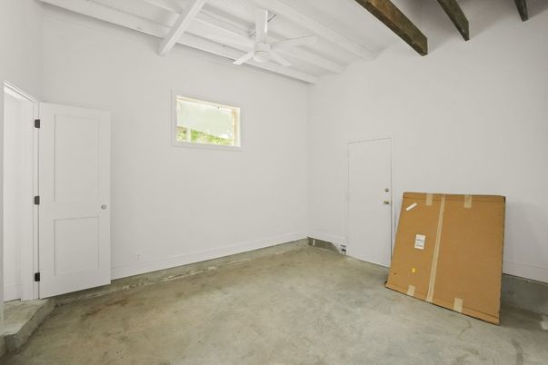 Empty room, Interior, Wooden Beams