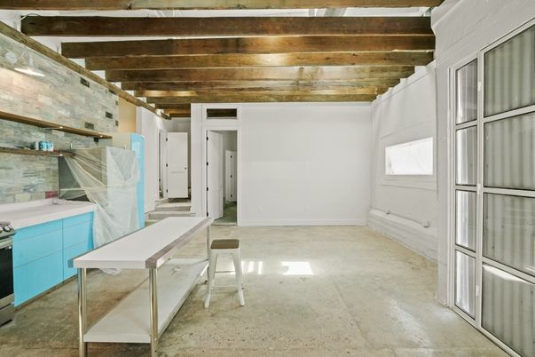 Empty room, Interior, Wooden Beams
