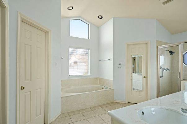 Bathroom, Interior, Recessed Lighting