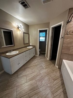 Bathroom, Dual Sink Vanities, Interior