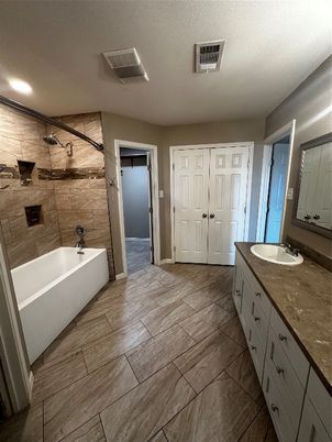 Bathroom, Dual Sink Vanities, Interior, Recessed Lighting