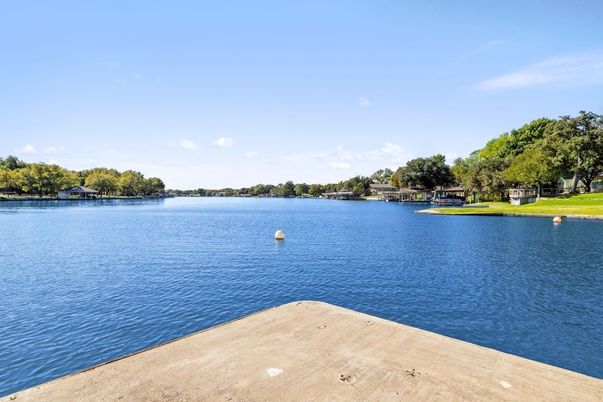 Exterior, Lake