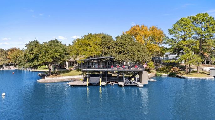 Exterior, Lake