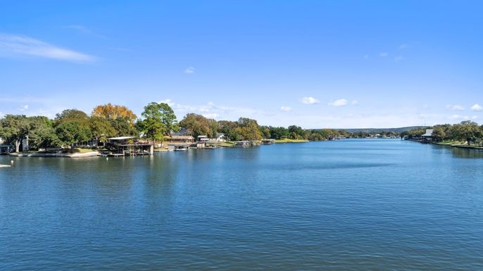 Exterior, Lake