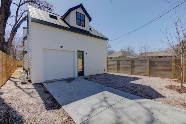 Detached Garage, Exterior