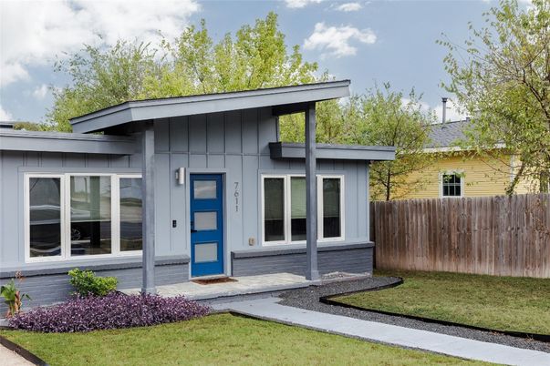 Exterior, Facade, Modern