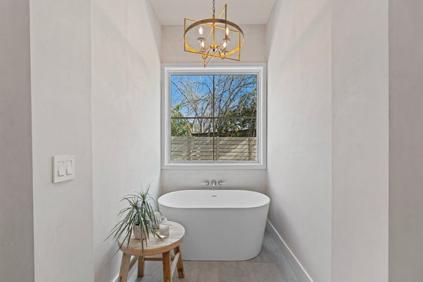 Bathroom, Free Standing Baths, Interior, Pendant Lights