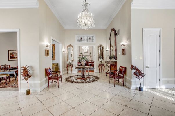 Chandelier, Interior