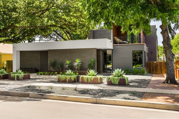 Exterior, Facade, Modern