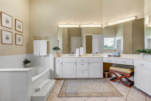Bathroom, Dual Sink Vanities, Interior