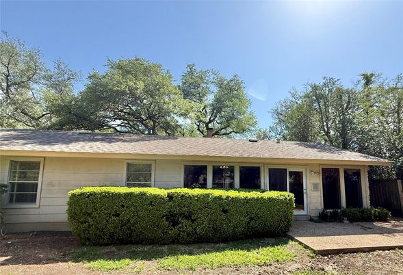 Exterior, Facade, Ranch