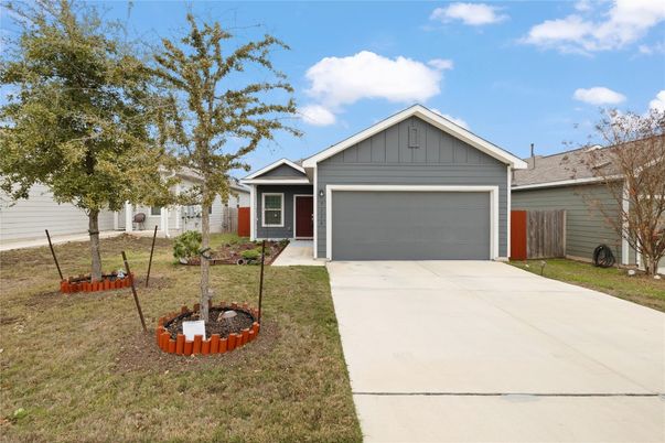 Attached, Exterior, Facade, Ranch
