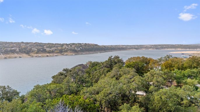 Exterior, Lake