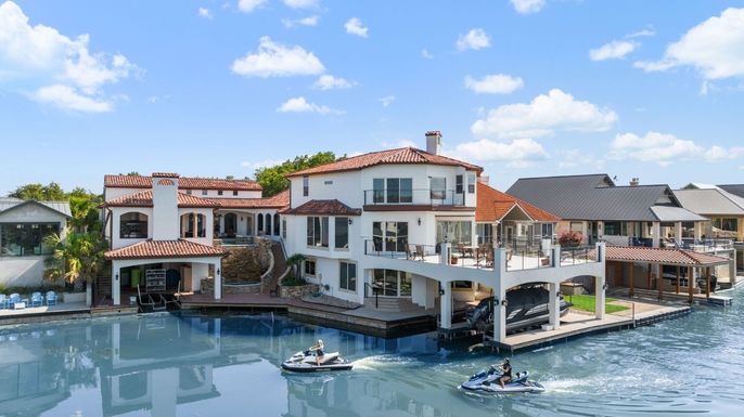 Exterior, Lake, Pool