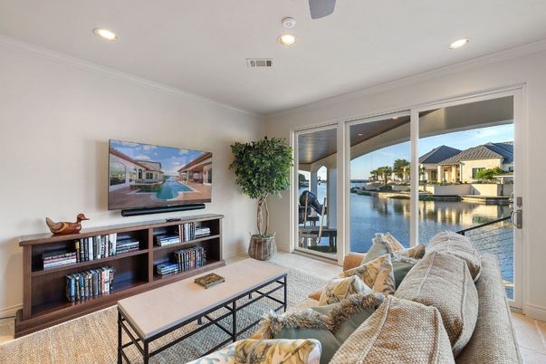 Interior, Living room, Recessed Lighting, Water