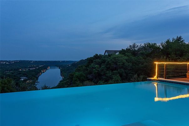 Exterior, Lake