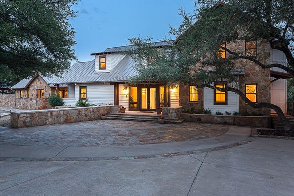 Exterior, Facade, Ranch