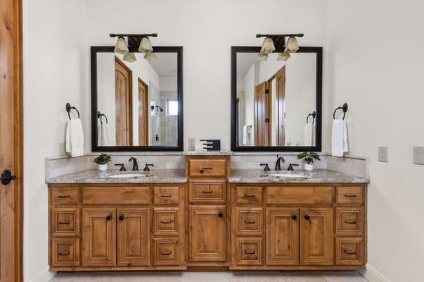 Bathroom, Dual Sink Vanities, Interior
