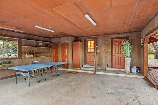 Game Room, Interior