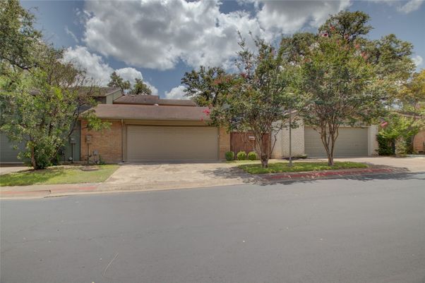 Attached, Exterior, Facade, Brick Facade, Ranch