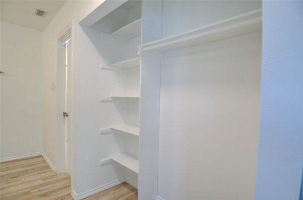 Interior, Walk-in Closets, Wood Texture Flooring