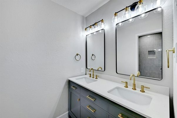 Bathroom, Dual Sink Vanities, Interior