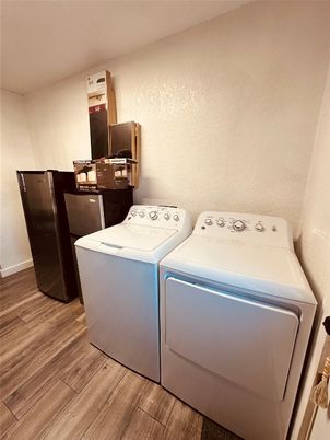 Interior, Washer, Wood Texture Flooring