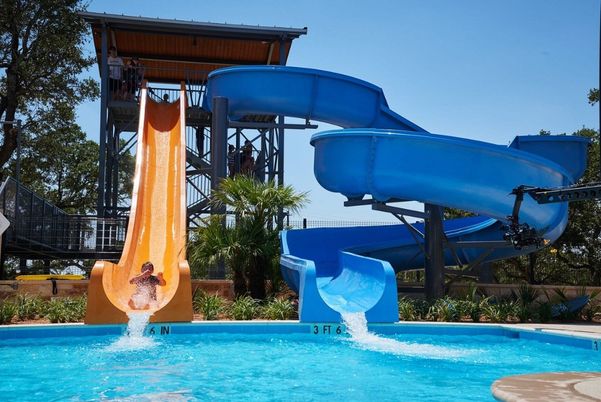 Exterior, Playground, Pool