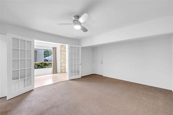 Empty room, Interior
