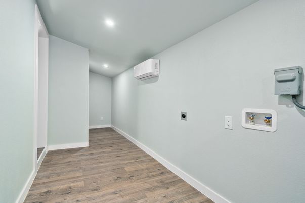 Interior, Recessed Lighting, Wood Texture Flooring