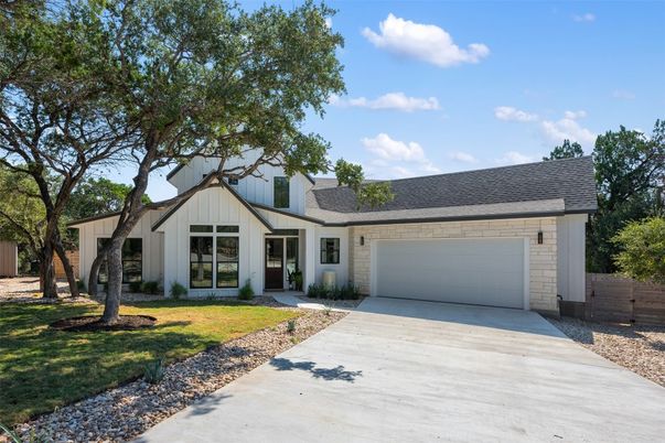 Attached, Exterior, Facade, Farmhouse