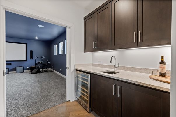 Fitness Equipment, Interior, Recessed Lighting, Wood Texture Flooring