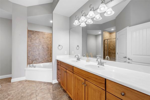 Bathroom, Dual Sink Vanities, Interior, Recessed Lighting