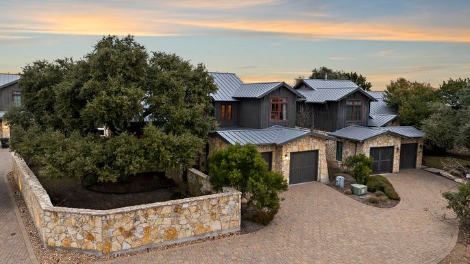 Attached, Exterior, Facade, Farmhouse