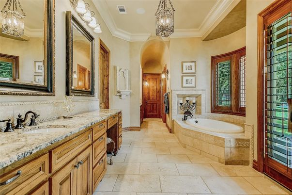 Bathroom, Dual Sink Vanities, Interior, Pendant Lights