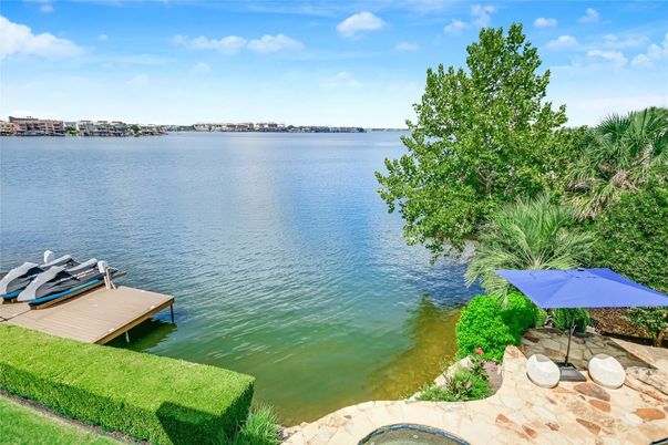 Exterior, Lake