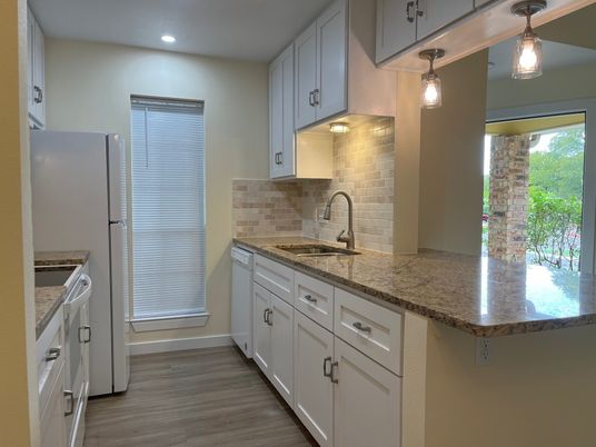 Interior, Kitchen, Pendant Lights, Recessed Lighting, Wood Texture Flooring