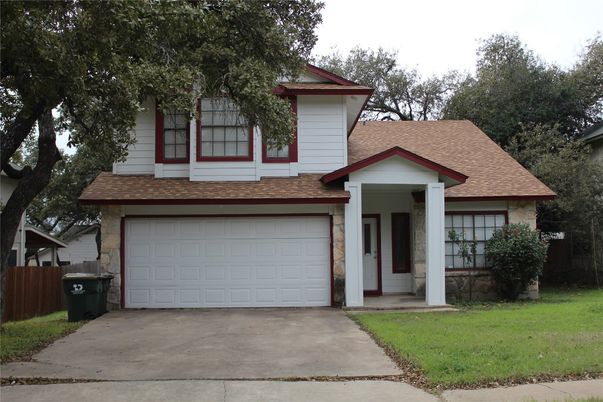 Attached, Exterior, Facade, Split Level