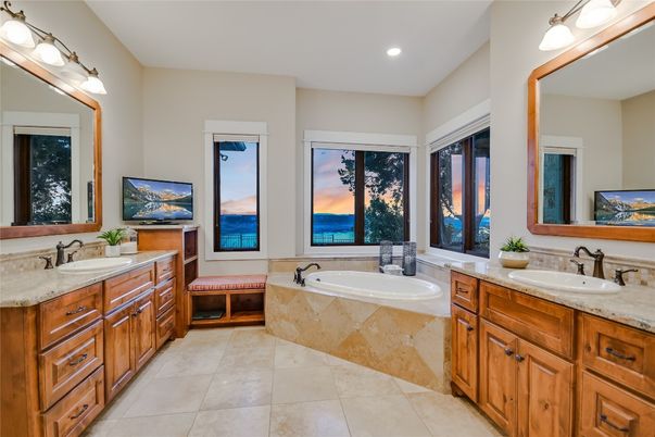 Bathroom, Dual Sink Vanities, Interior, Recessed Lighting