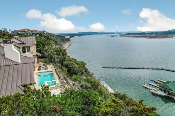 Exterior, Lake