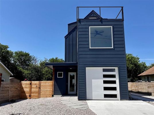 Attached, Exterior, Facade, None