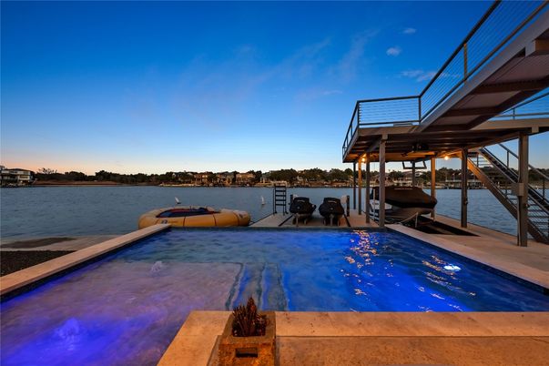 Exterior, Lake