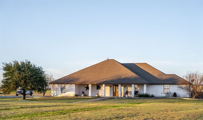 Backyard, Exterior, Facade, Ranch