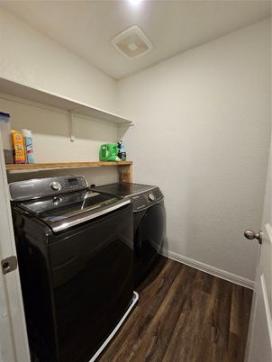 Interior, Washer, Wood Texture Flooring
