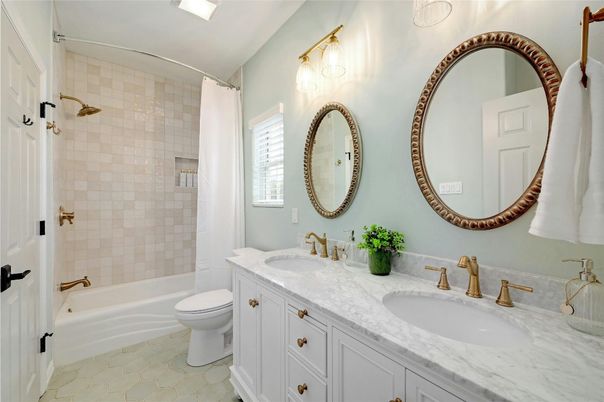 Bathroom, Dual Sink Vanities, Interior