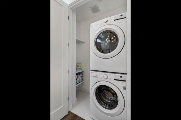 Interior, Utility Closets, Washer, Wood Texture Flooring