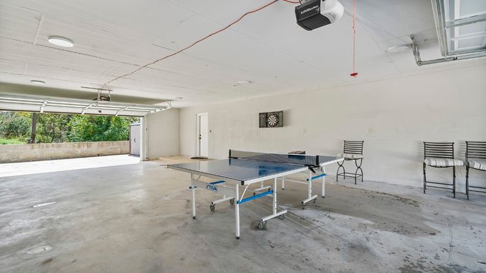 Game Room, Garage, Interior